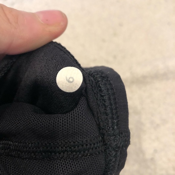 Lululemon Soul Cycle Sports Bra Size 6 Black Strappy Criss Cross Back - Picture 4 of 4